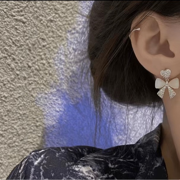 COPY - 🆕❗️Premium Cat Eye Stone Bow Drop Earrings Trendy and Elegant Celebrity … - Picture 2 of 6